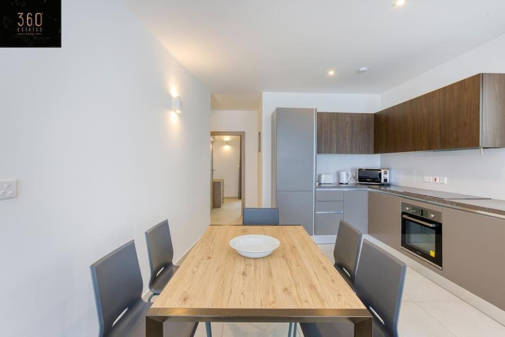 Апартаменты Stunning 3br Penthouse, Opposite The Harbour By 360 Estates *