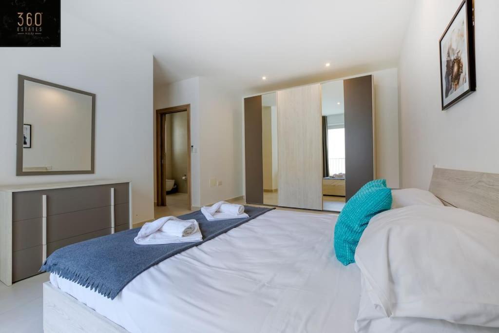 Stunning 3br Penthouse, Opposite The Harbour By 360 Estates
